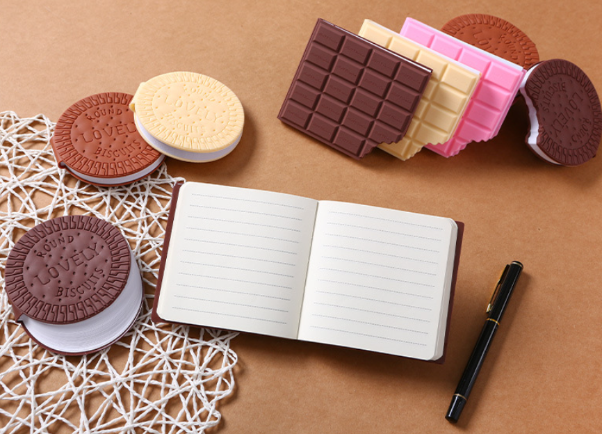 Poznámkový bloček - sušienka biela nahryznutá