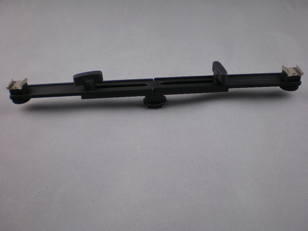 Držiak na 2 blesky, ľad svetla a iné príslušenstvo B60