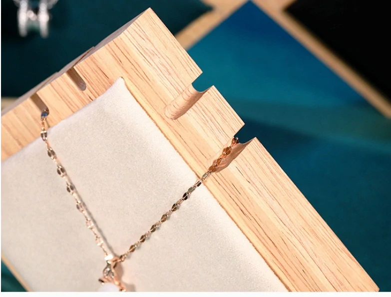 Dekolt, stojanček, stojan na šperky octagon zeliený