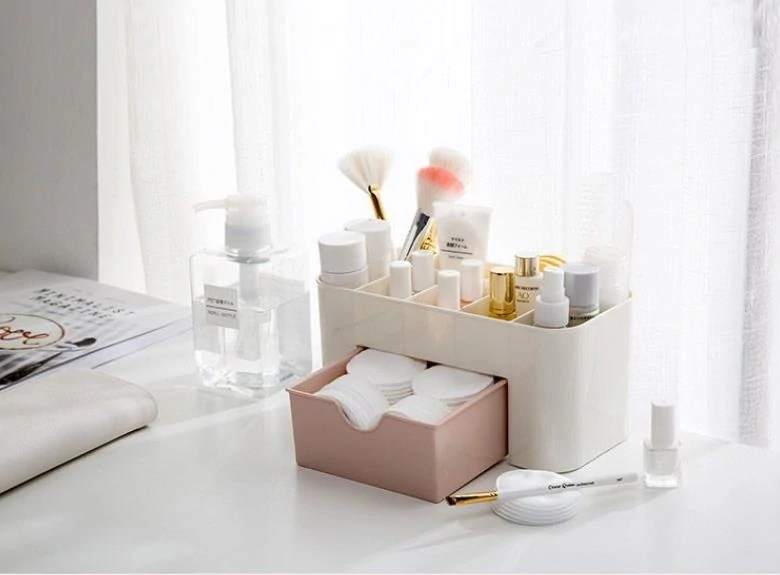 Organizér na kozmetiku s priehradkami, modrý šuplík