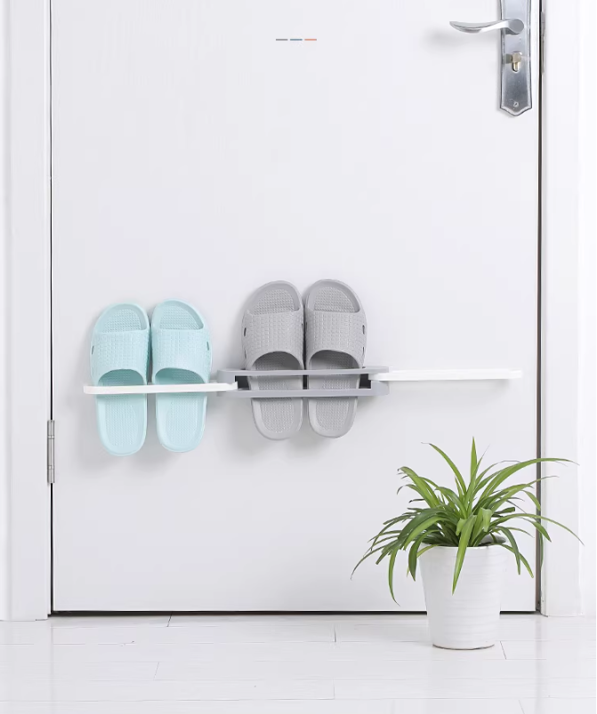 Nástenný držiak na papuče – skladací organizér (šedo-biely)