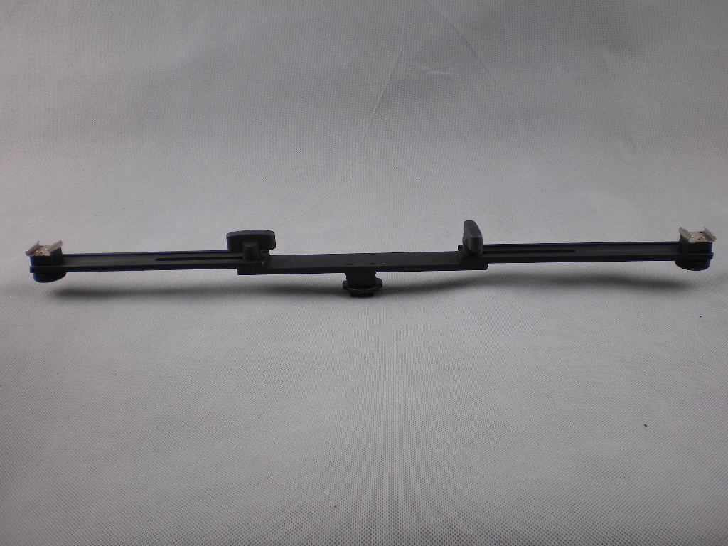 Držiak na 2 blesky, ľad svetla a iné príslušenstvo B60