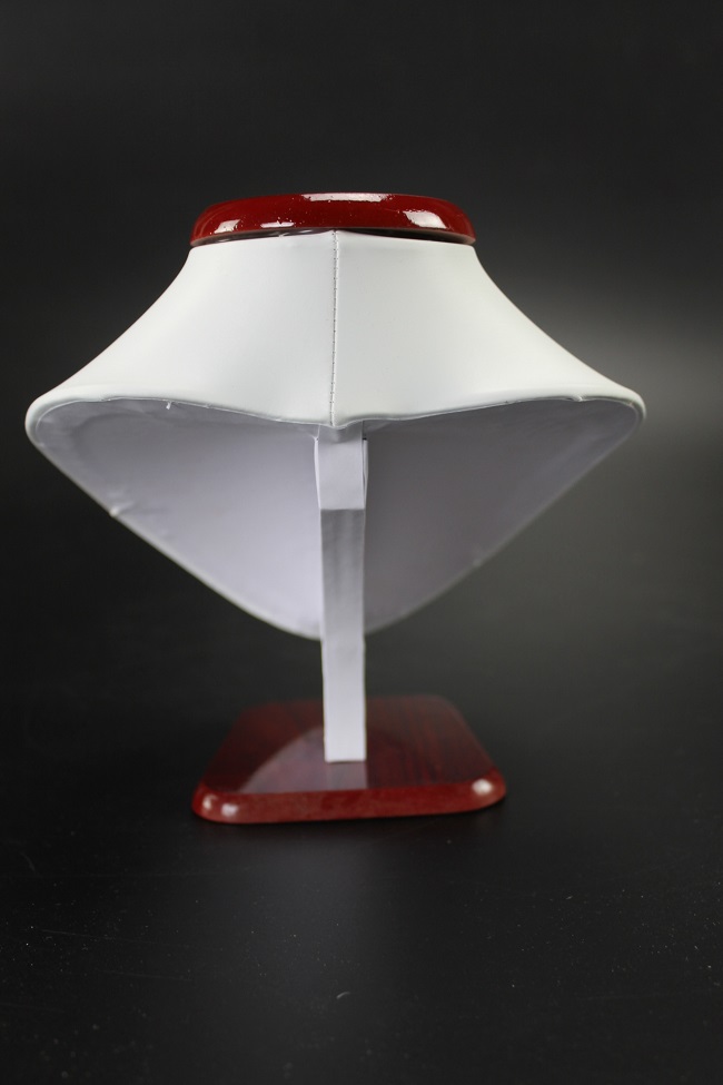 Dekolt na šperky výška 20cm biely slonovinová