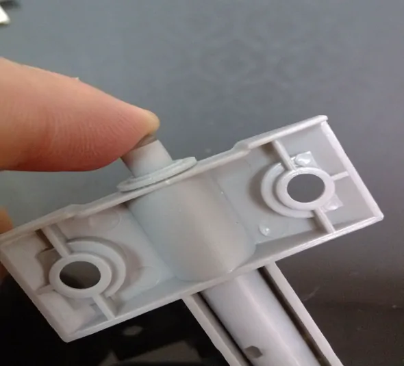 Tlmič dorazu dvierok plast single