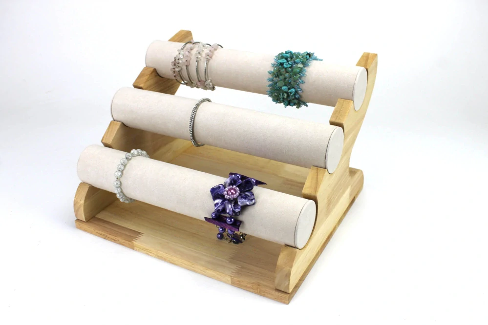 Stojanček, dekolt na náramky 3 poschodia biely textilia