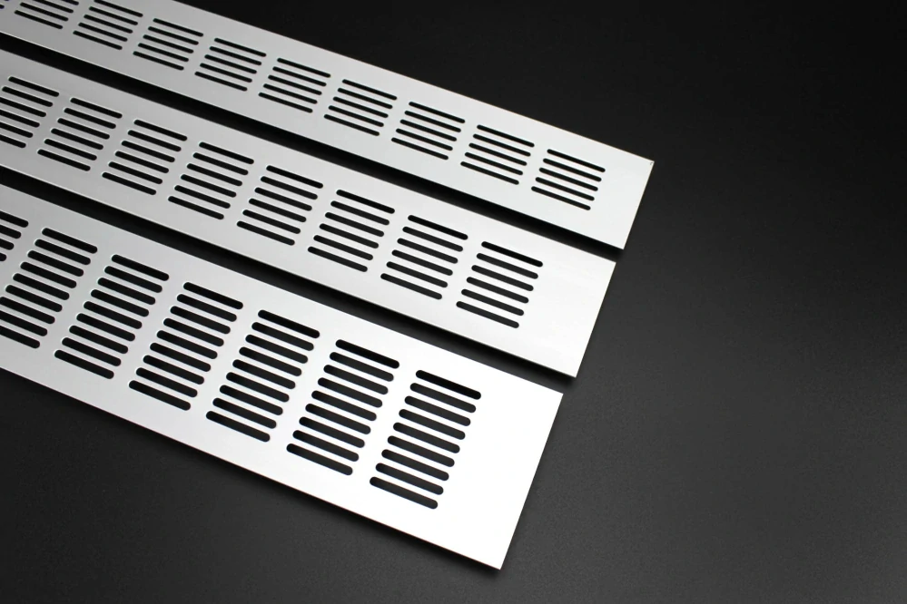 Hliníková vetracia mriežka 300 x 80mm 1ks