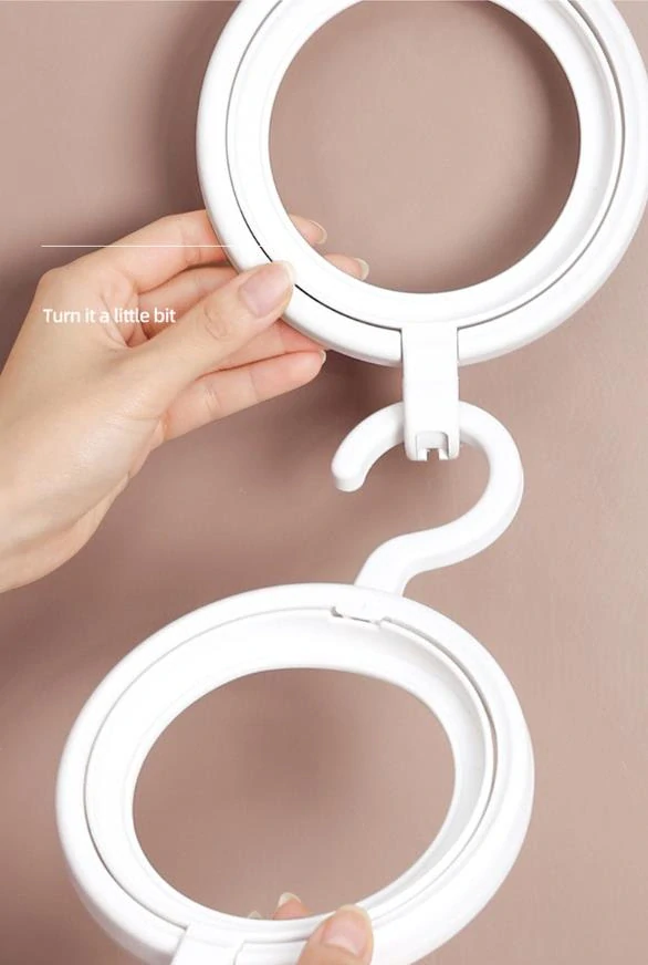 Vešiak na čiapky a šály - biely