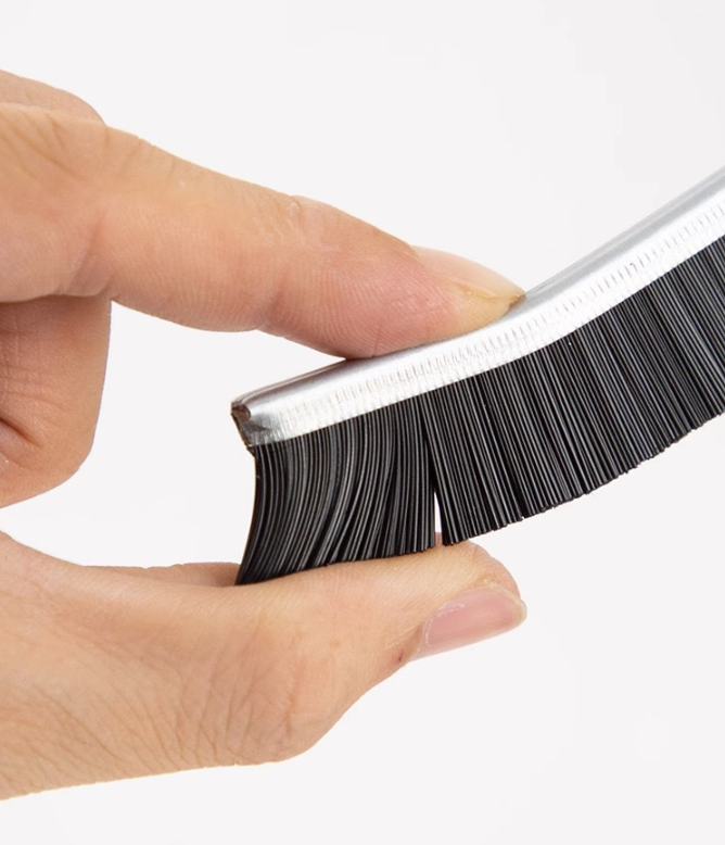 Úzka čistiaca kefa